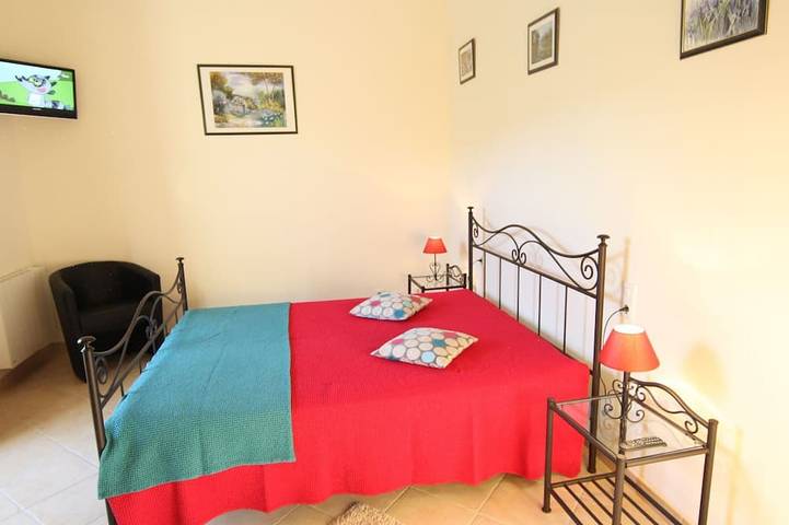 Location de vacances pour 8 personnes, avec Jacuzzi ainsi que Jardin et Piscine à Romans - 2