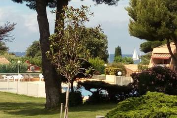 Gîte pour 5 personnes, avec piscine et jardin dans Plage de La Garonne