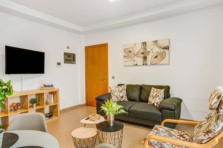 Vacation Home 'Canteras Loft' near the Beach with Workspace & Wi-Fi in Las Palmas de Gran Canaria Centre, Las Palmas de Gran Canaria