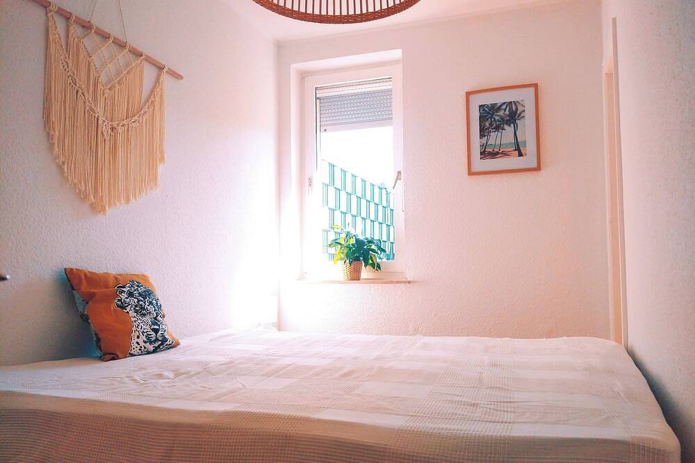 Ganze Wohnung, Helle Ferienwohnung nahe Badesee mit Garten.  Familien und Haustierfreundlich! in Berumbur, Norden und Umgebung