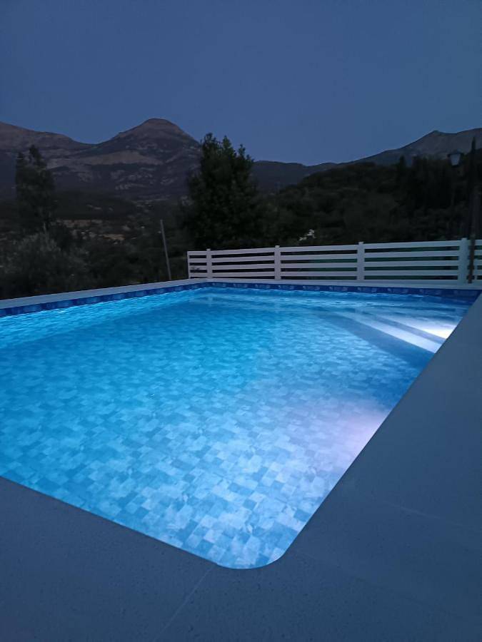 Casa rural para 12 personas, con vistas además de balcón y piscina en Torres (Jaén) - 3