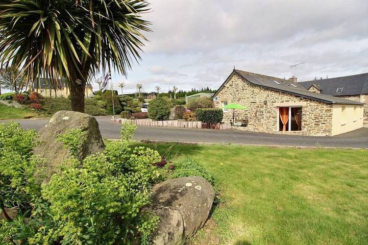 Gîte pour 4 personnes, avec jardin et terrasse à Plouguenast
