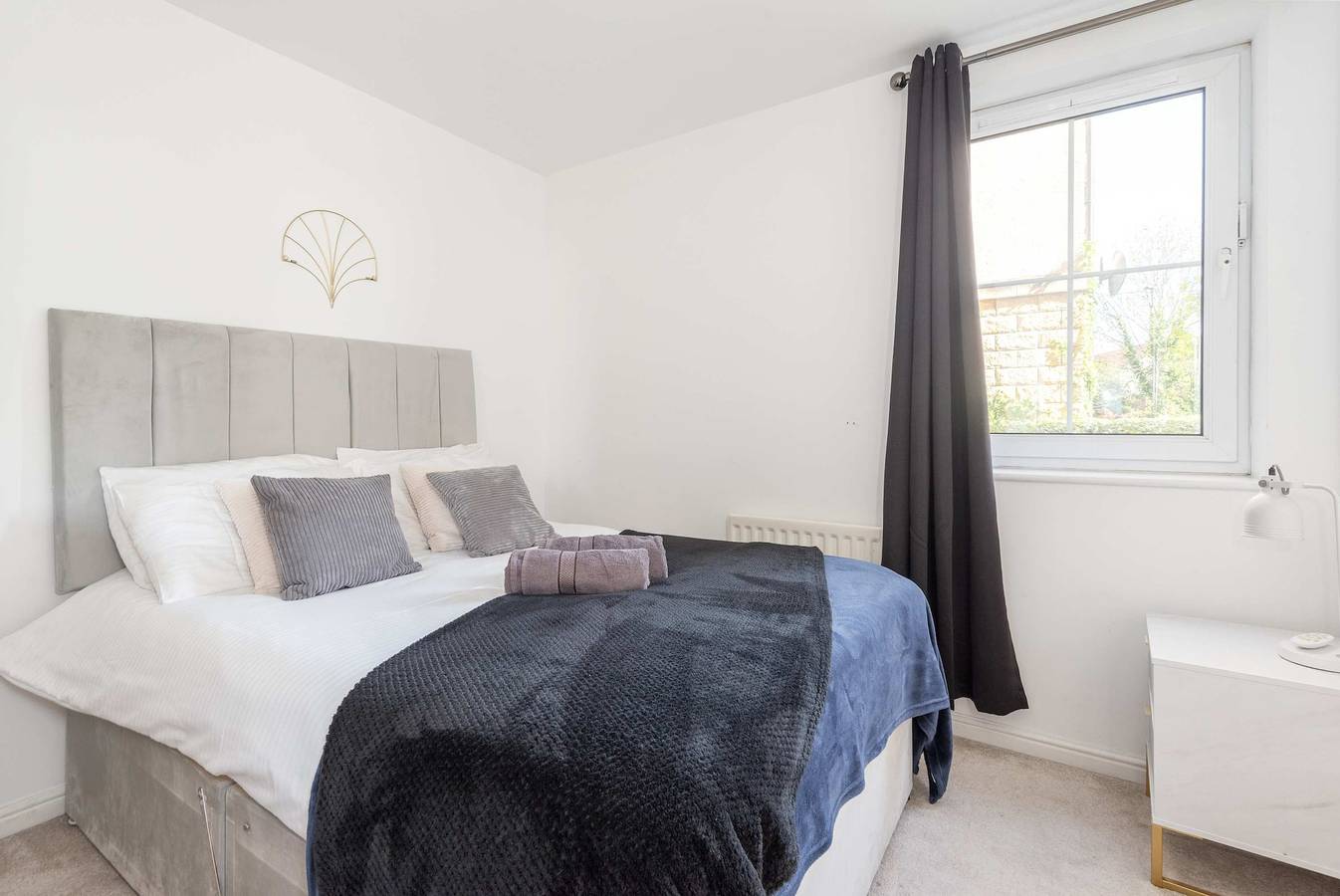 Entire apartment, 2Bed Flat in Leith-Free Parking- by Holiday Homes in Leith, Edinburgh