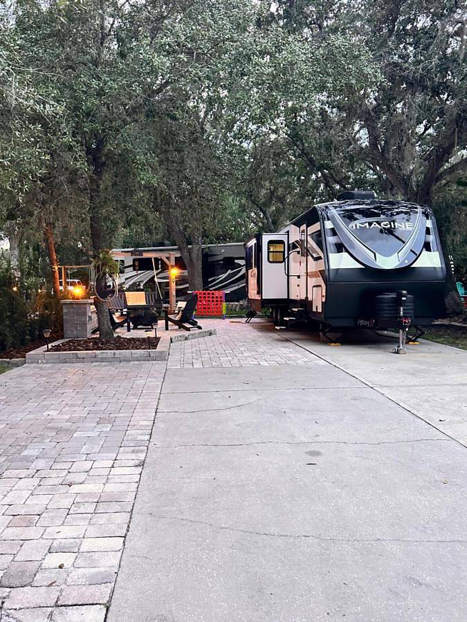 Camping para 7 personas, con terraza además de jardín y piscina en Florida