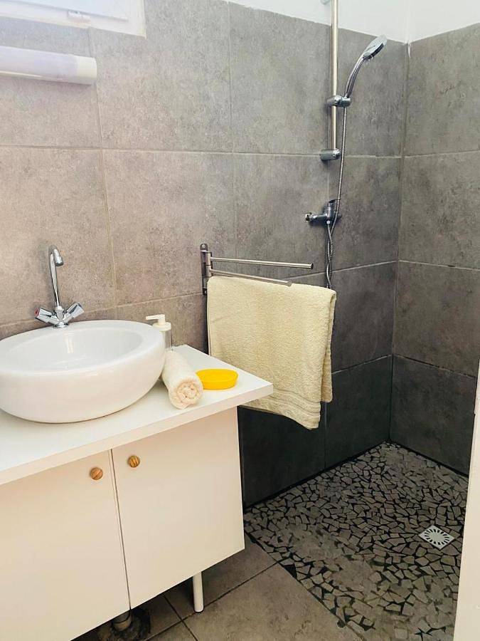 Maison d’hôte pour 2 personnes, avec jardin ainsi que piscine et jacuzzi à Deshaies - 3