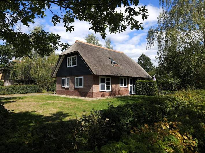 Vakantiehuis voor 6 personen, with Whirlpool and Terras as well as Tuin and Sauna in Appelscha