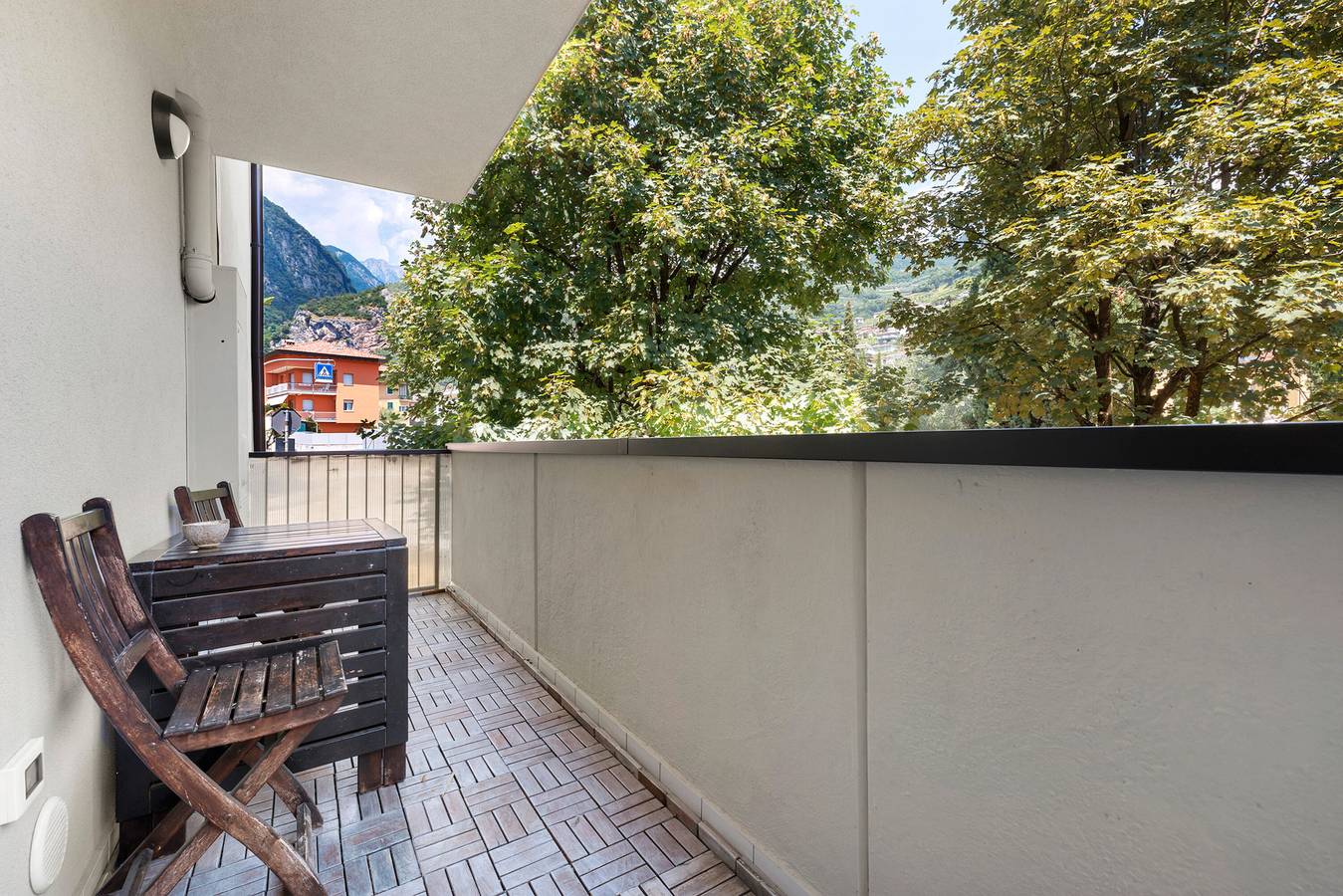 Appartement entier, Appartement 'Akira' avec vue sur les montagnes, jardin partagé et Wi-Fi in Varone, Riva del Garda