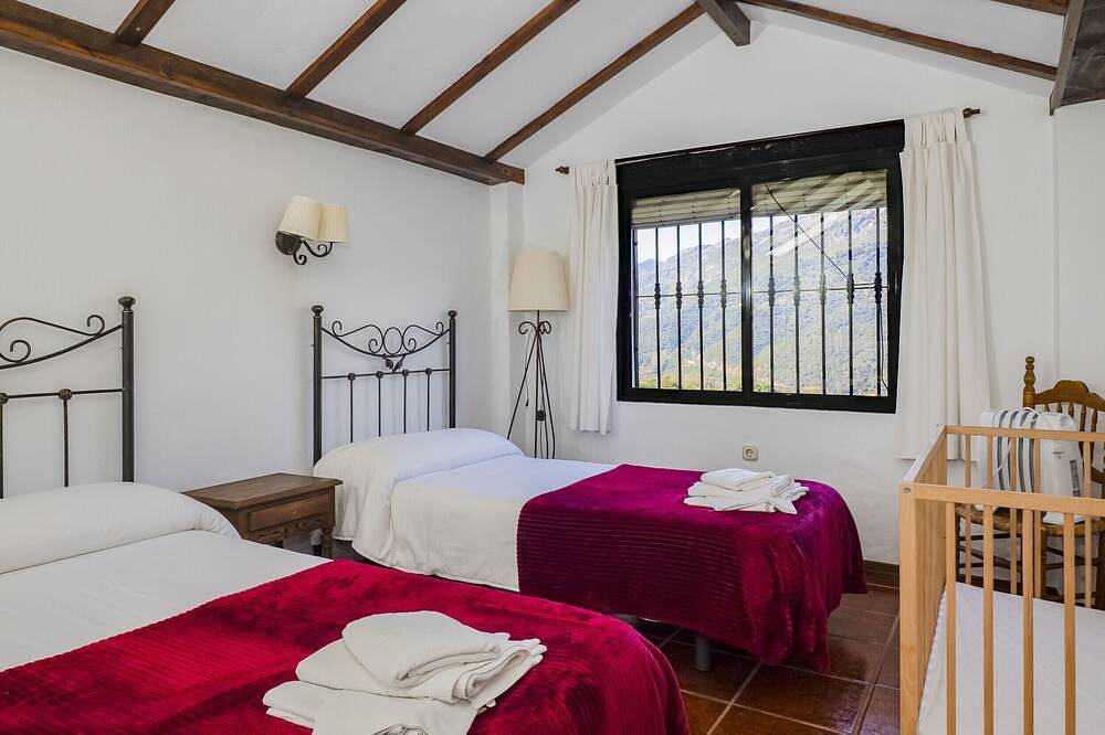 Cubo's Casa Rural La Jara de Libar / piscina privada / wifi gratis / vistas in Jimera de Líbar, Provincia de Málaga