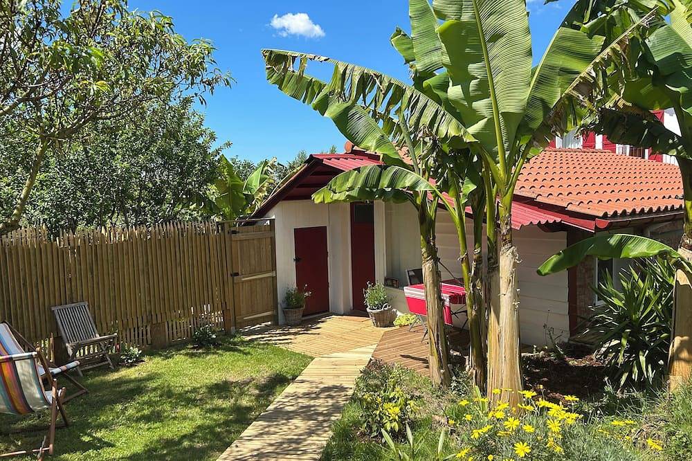 Pretty Little House At The Foot Of The Walks And 500M From The Village Center in Ascain, Bayonne region