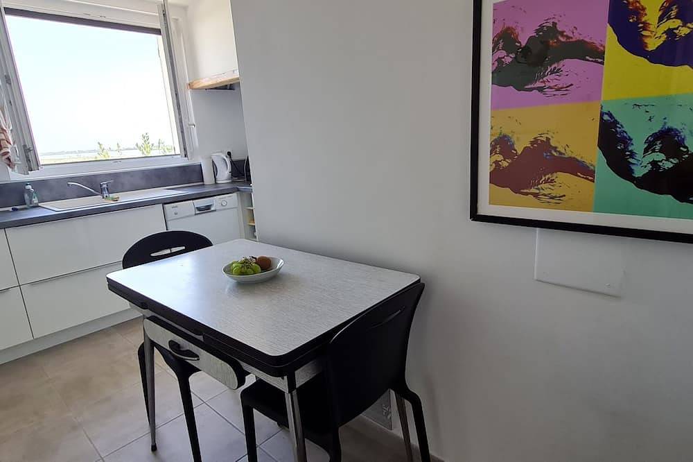 Entire apartment, Appartementfron de mer les Saintes Marie de la mer in Saintes-Maries-de-la-Mer, Arles region