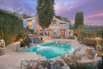 Gîte pour 2 personnes, avec vue ainsi que piscine et jardin à Saint-Jeannet