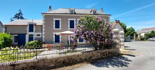 Hôtel pour 2 personnes, avec piscine ainsi que jardin et vue à Préveranges