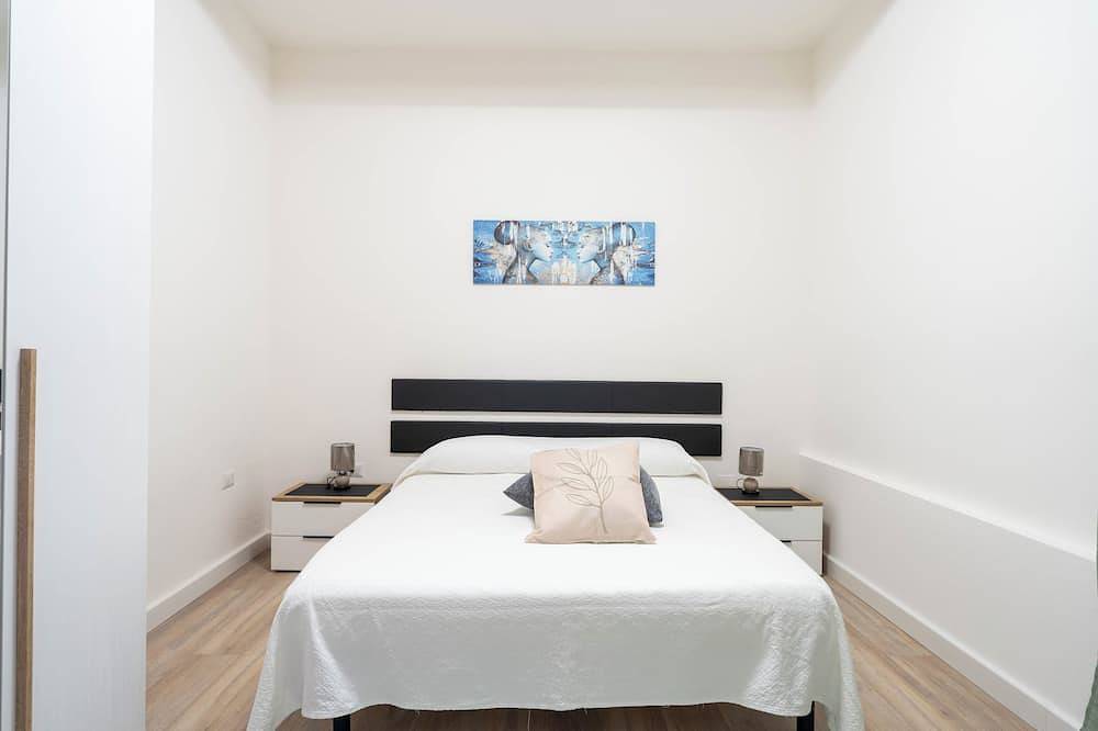 Entire apartment, La Casa di Mario - One Bedroom Apartment, Sleeps 2 in Oristano, Campidano
