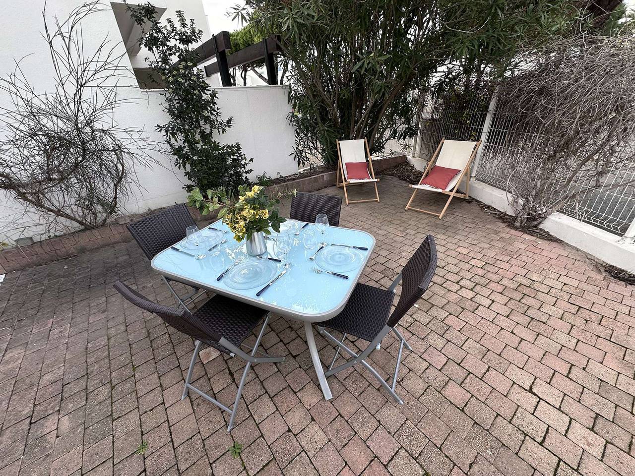 Ganze Wohnung, Charmante 2-Zimmer-Wohnung mit Terrasse, Garten und Parkplatz in Port Camargue, Le Grau-du-Roi