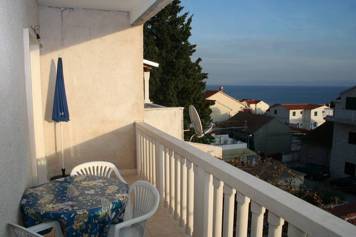 Vacation rental for 2 people, with balcony/terrace in Bol