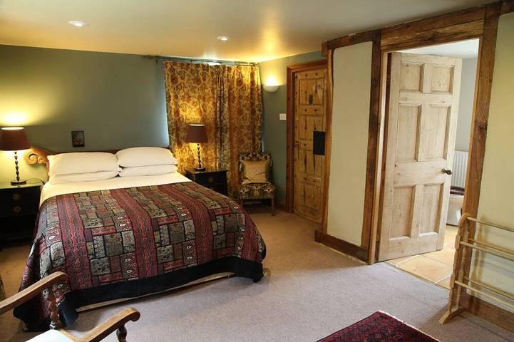 Einzigartiges Ferienhaus mit beheiztem Swimmingpool im Inneren und Whirlpool in Stockland, Devon
