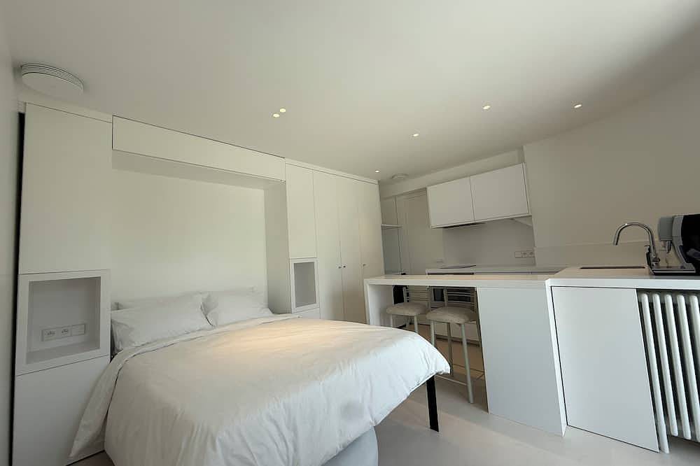 Entire apartment, Independent Studio - Maison d'Hôtes Luxe St Germain en Laye in Le Pecq, Yvelines