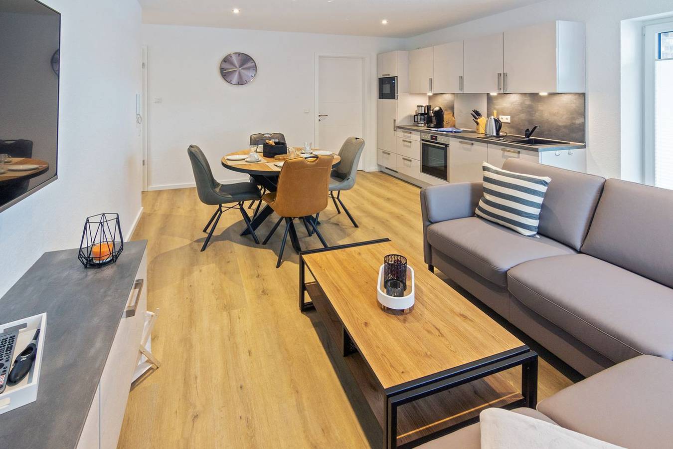 Ganze Wohnung, Komfortables Ferienapartment Domizil Deichloft D1 mit Terrasse in Norddeich in Norddeich, Norden und Umgebung