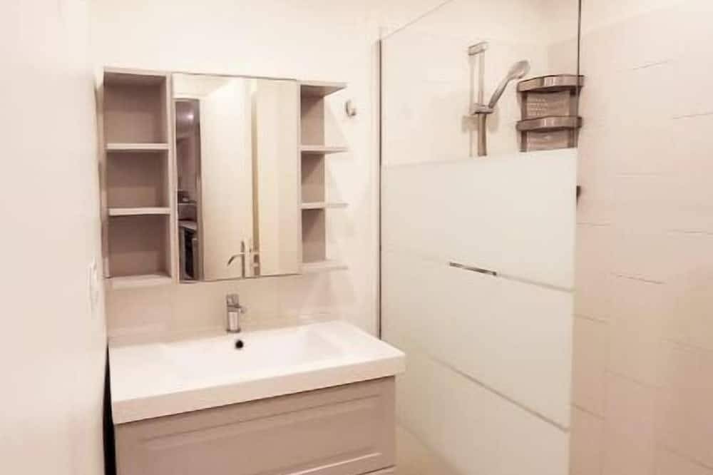 Entire apartment, Appartement \"gaby\", Centre-ville, au Pied du Métro in Clichy, Hauts-de-Seine