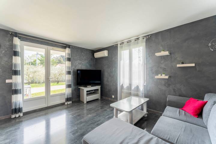 Casa Vacanze 'Chalet En Provence' con Piscina in Comune, Wi-Fi e Aria Condizionata in Sorgues, Vaucluse