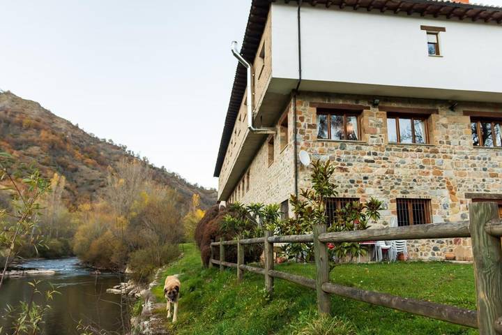 Maison d’hôte, avec Terrasse ainsi que Jardin et Vue dans La Losilla
