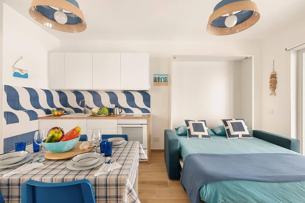 Apartamento entero, La Caravella 2 :beachfront, new and charming apartment in the center. in Ostia, Roma