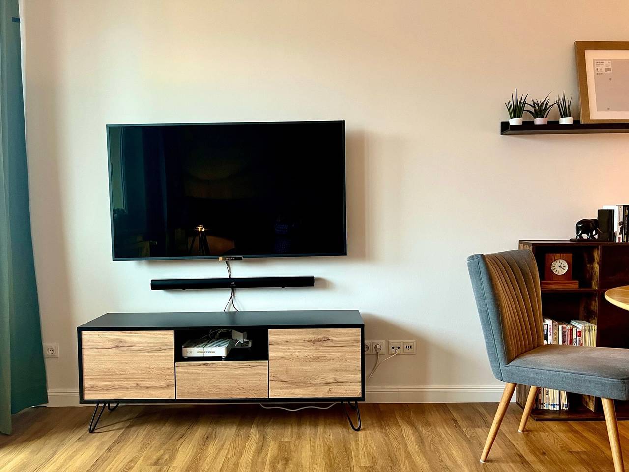 Ολόκληρο το διαμέρισμα, Holiday Apartment "Waldstadt" with Balcony and Wi-Fi in Πότσδαμ, Mittelmark