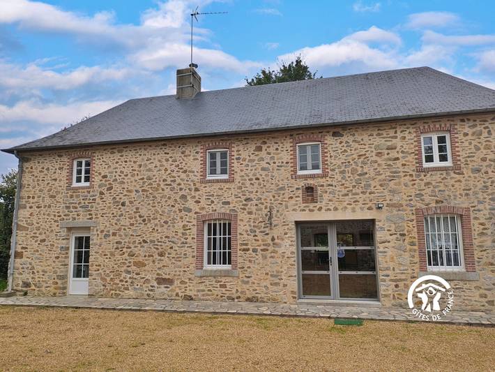 Gîte pour 5 personnes, avec Terrasse et Jacuzzi ainsi que Jardin et Vue à Chailland