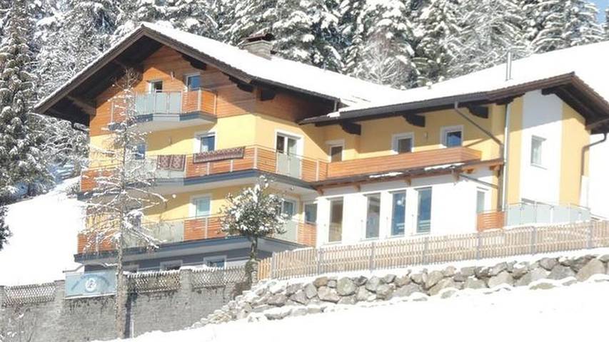 Hütte für 5 Personen, mit Pool und Balkon sowie Garten, kinderfreundlich in Abtenau
