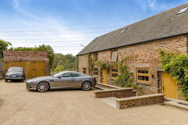 Log cabin for 16 people, with Garden in Stoke-on-Trent