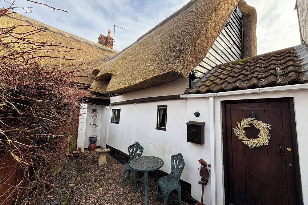 Honeyway Cottage Entire House. in Whittlesey Town, Cambridgeshire