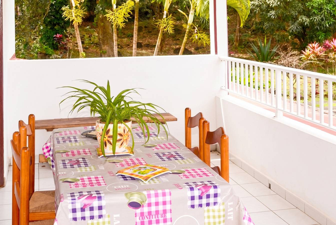 Entire apartment, Spacious apartment with pool in Deshaies 200 m² - Private garden in Deshaies, Guadeloupe (Caribbean)