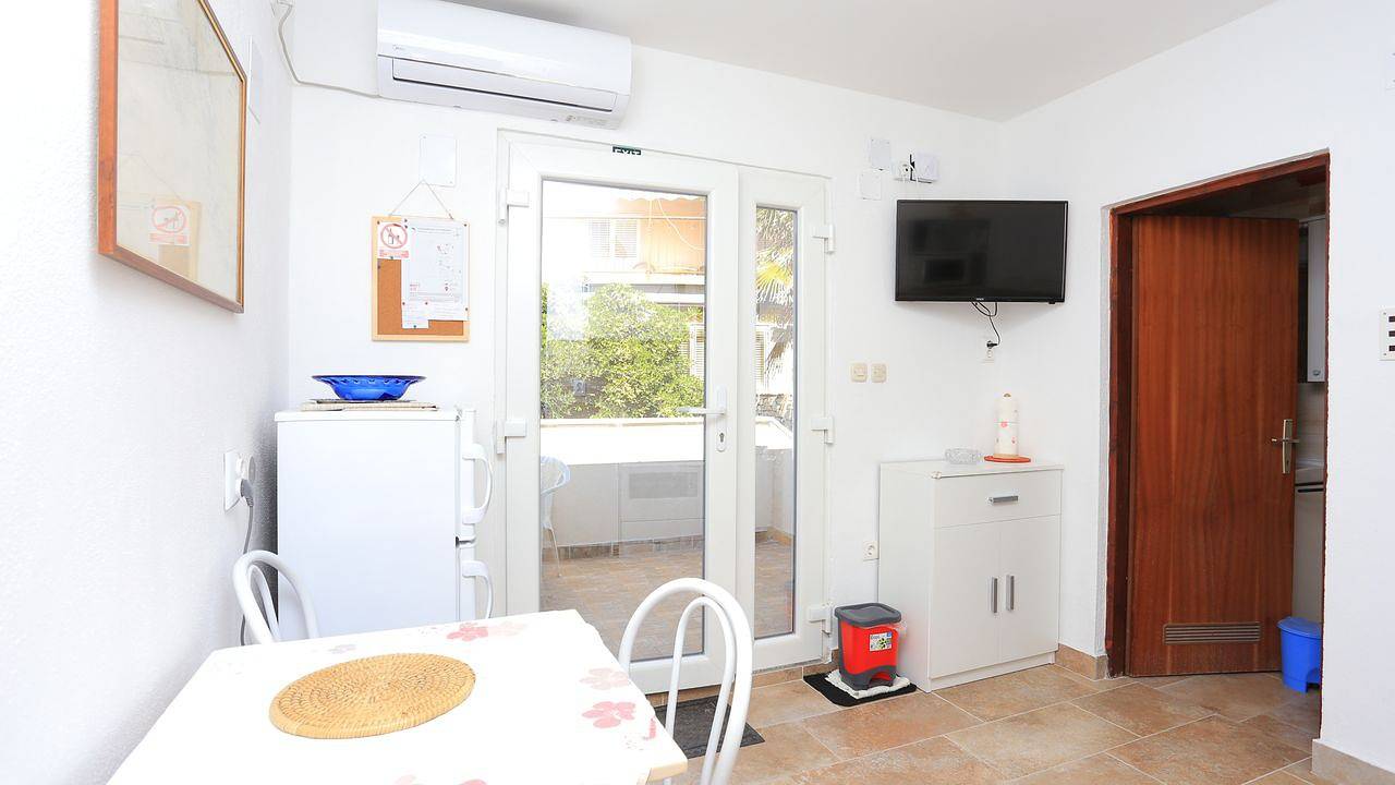 Apartamento vacacional entero, Ferienwohnung für 4 Personen (30 m²) in Rogoznica in Rogoznica, Condado de Šibenik-Knin