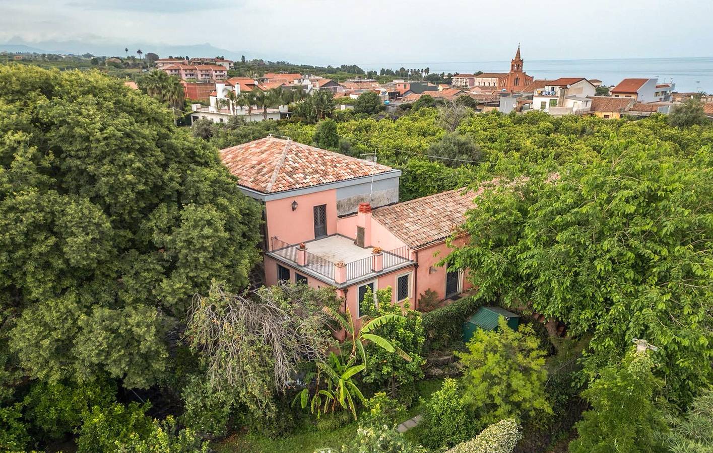 Acogedor apartamento de 1 dormitorio con wifi, aparcamiento y terraza in Pozzillo, Acireale