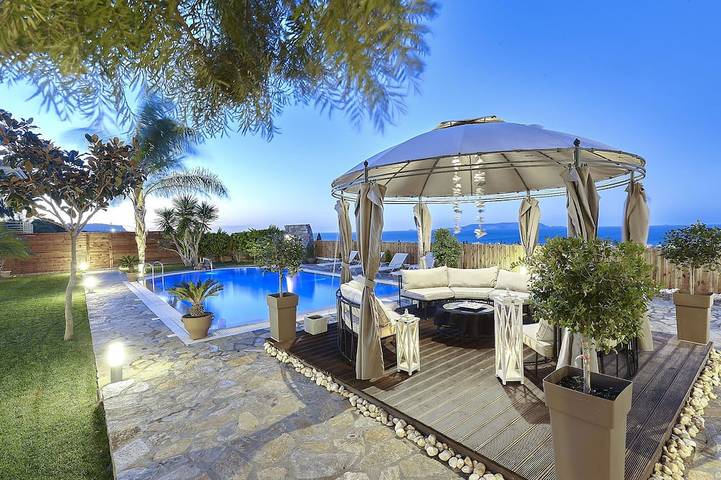 Villa für 16 Personen, mit Garten und Whirlpool sowie Terrasse, mit Haustier - 1