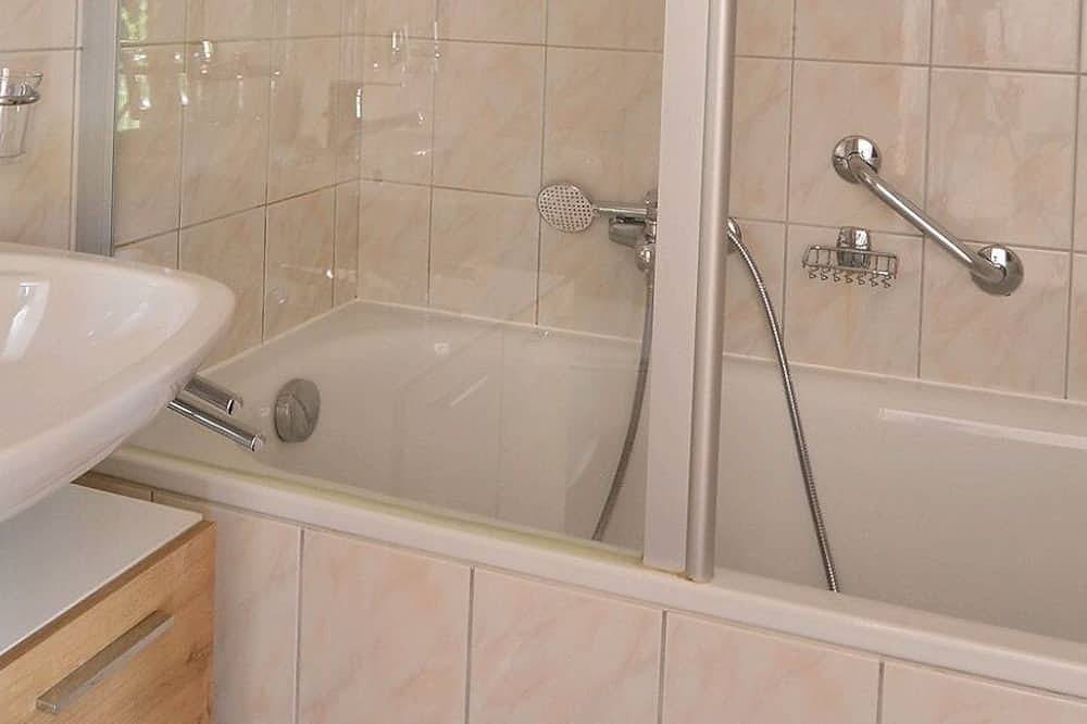 Ganze Wohnung, Komfortable Wohnung für 2 bis 4 Personen, Wohnzimmer mit 1 Doppelschlafsofa, Kochnische mit Geschirr in Grimentz, Anniviers