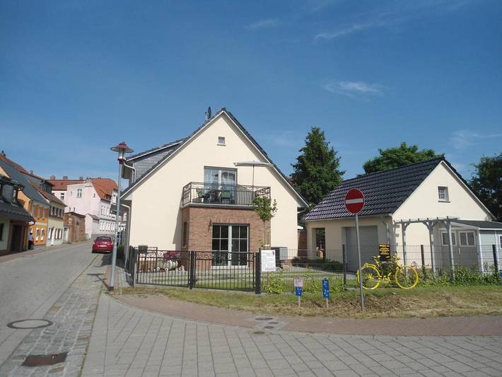 Ferienwohnung für 2 Personen, mit Balkon und Terrasse in Rathenow