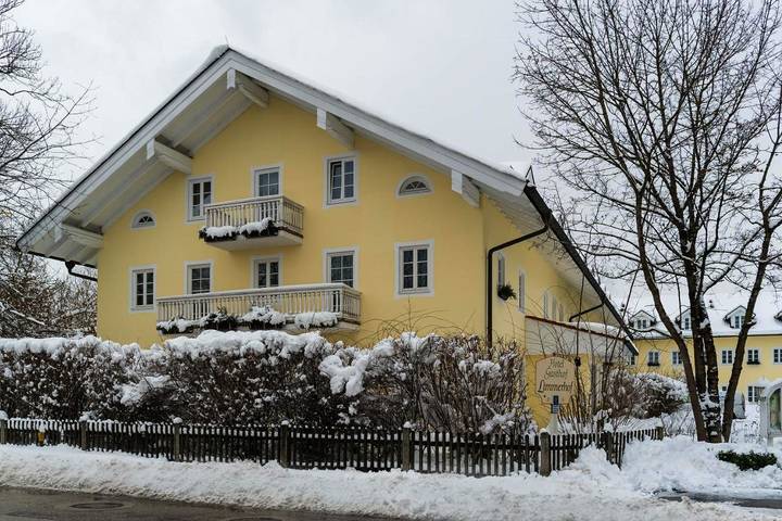 Hotel für 4 Personen, mit Terrasse und Garten sowie Sauna in Taufkirchen