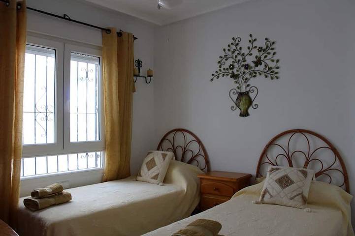 Appartement entier, Villamartin 2 Bed Apartment, Golf, Beaches, Good Food and Sunshine!!! in Villamartín (Orihuela), Orihuela