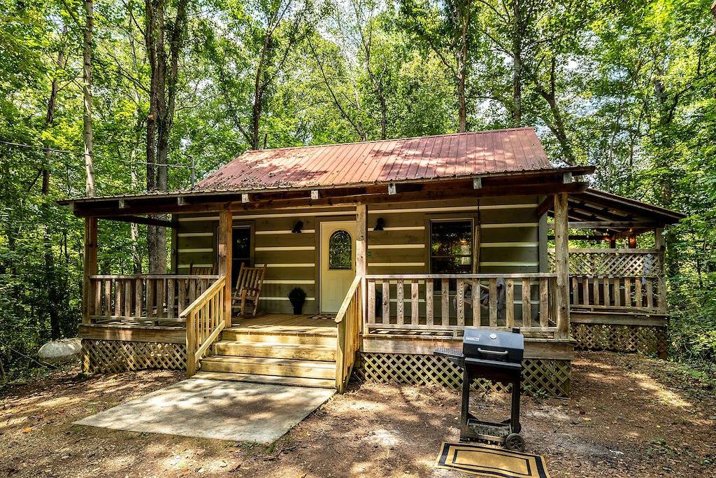 Hot Tub | Dog friendly | Near Tuckaleechee Caverns in Tuckaleechee, Blount County