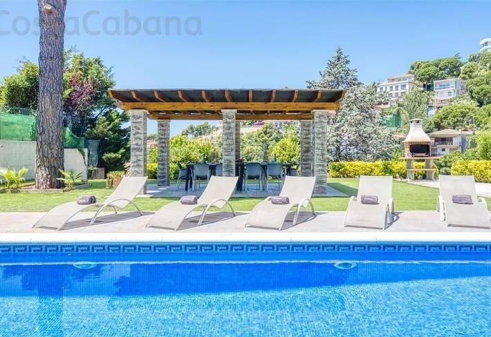 Villa "Costacabana - Paris" mit privatem Pool, 2 privaten Terrassen und WLAN in Roca Grossa, Lloret de Mar
