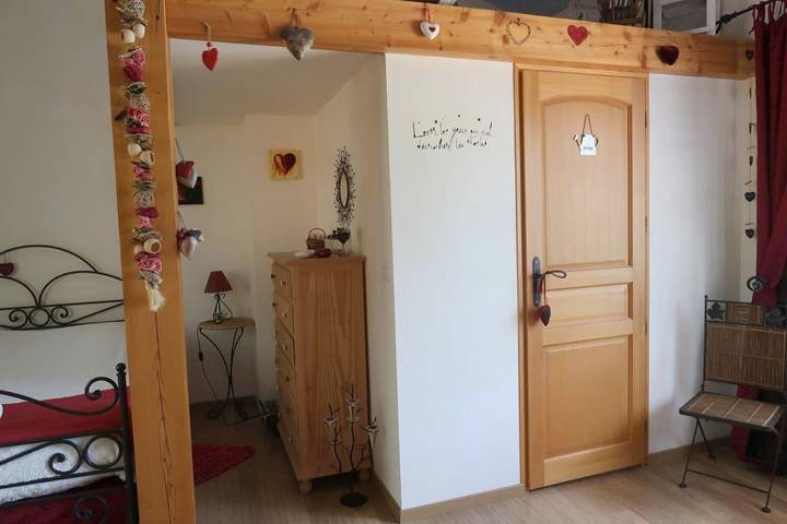 Chambre d’hôte pour 5 personnes, avec piscine ainsi que jardin et vue dans l' Ain - 2