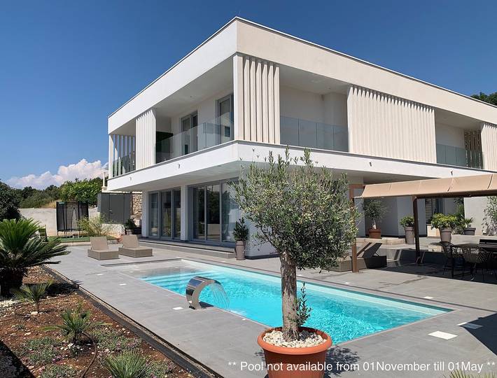 Villa for 6 people, with pool and garden in Cavtat