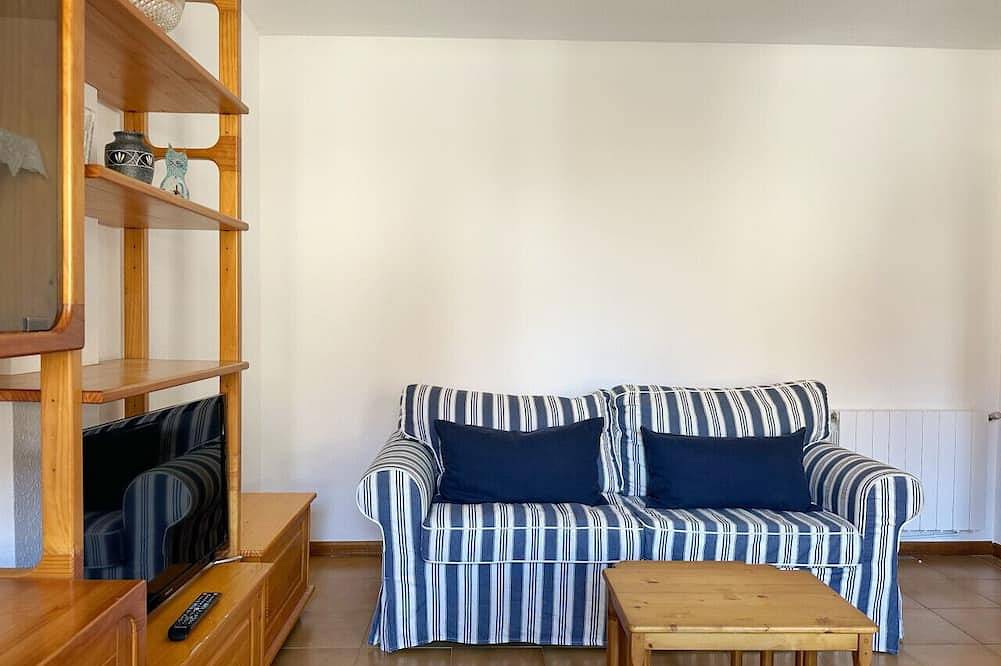 Entire apartment, Charming Tourist Apartment in Somo with Large Terrace! in Somo, Ribamontán al Mar