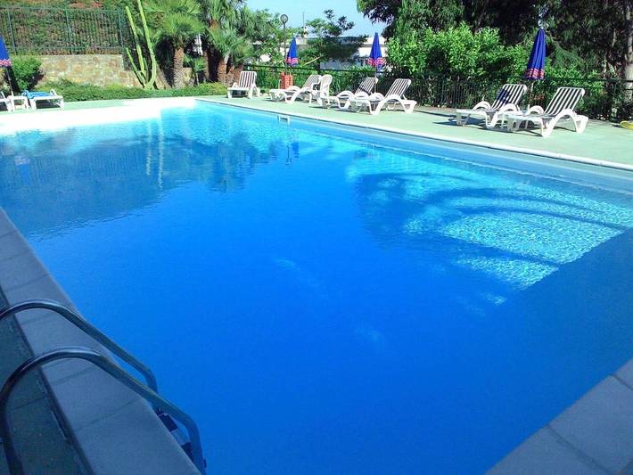 Appart’hôtel pour 4 personnes, avec Balcon et Terrasse ainsi que Jardin et Piscine à Diano Marina