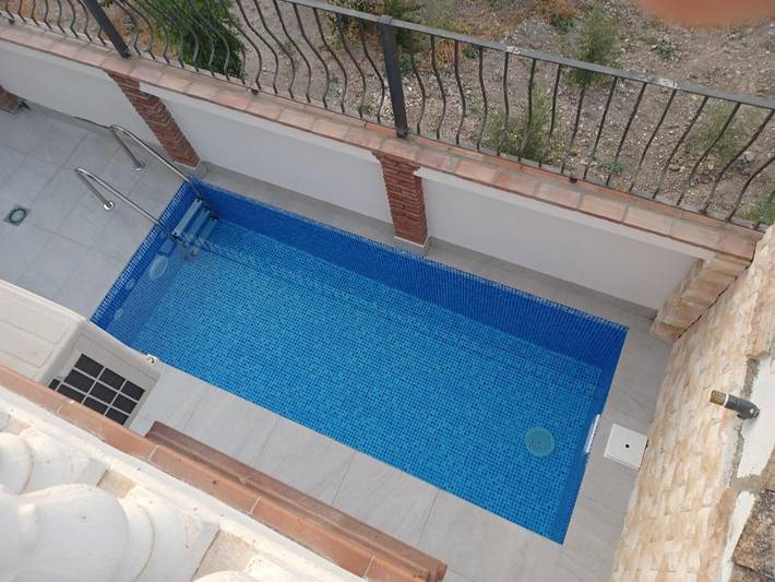 Casa rural para 9 personas, con balcón y piscina para niños además de piscina y vistas en Montecorto