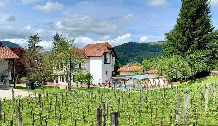 Chambre d’hôte pour 2 personnes, avec Terrasse et Jardin ainsi que Piscine et Vue
