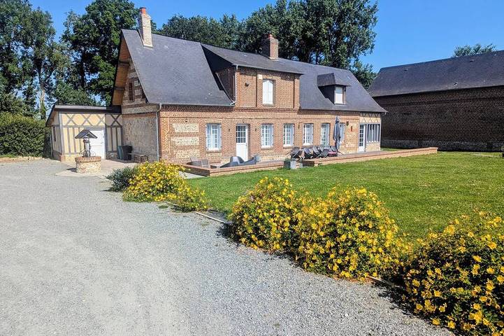 Gîte pour 14 personnes, avec Terrasse et Jardin à Doudeville