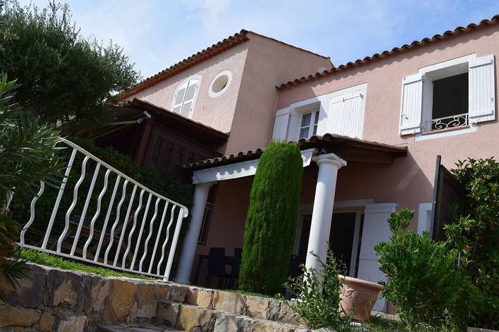 Maison de vacances pour 8 personnes, avec Terrasse ainsi que Jardin et Sauna dans Le Dramont