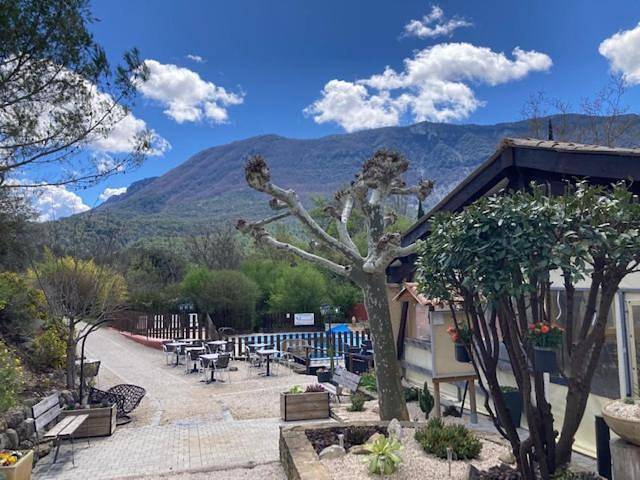 Camping pour 11 personnes, avec jardin ainsi que vue et piscine dans la Région de nyons - 4